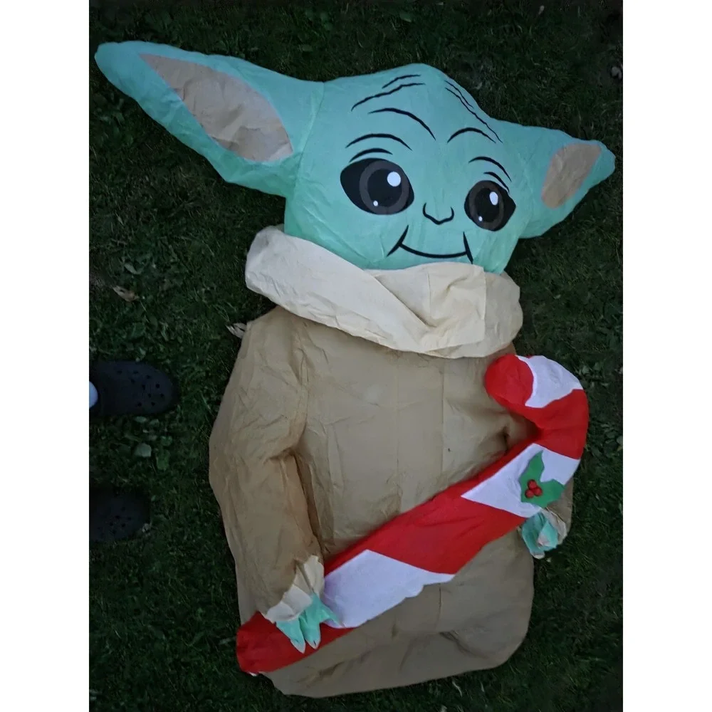 Gemmy 4.5Ft Tall Airblown Xmas Lawn Ornament Star Wars Baby Yoda Inflatable‎